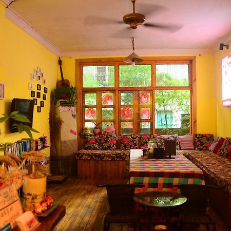 En Attendant Godot Youth Hostel Янгшуо Екстериор снимка