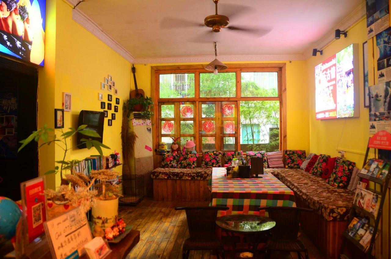 En Attendant Godot Youth Hostel Янгшуо Екстериор снимка