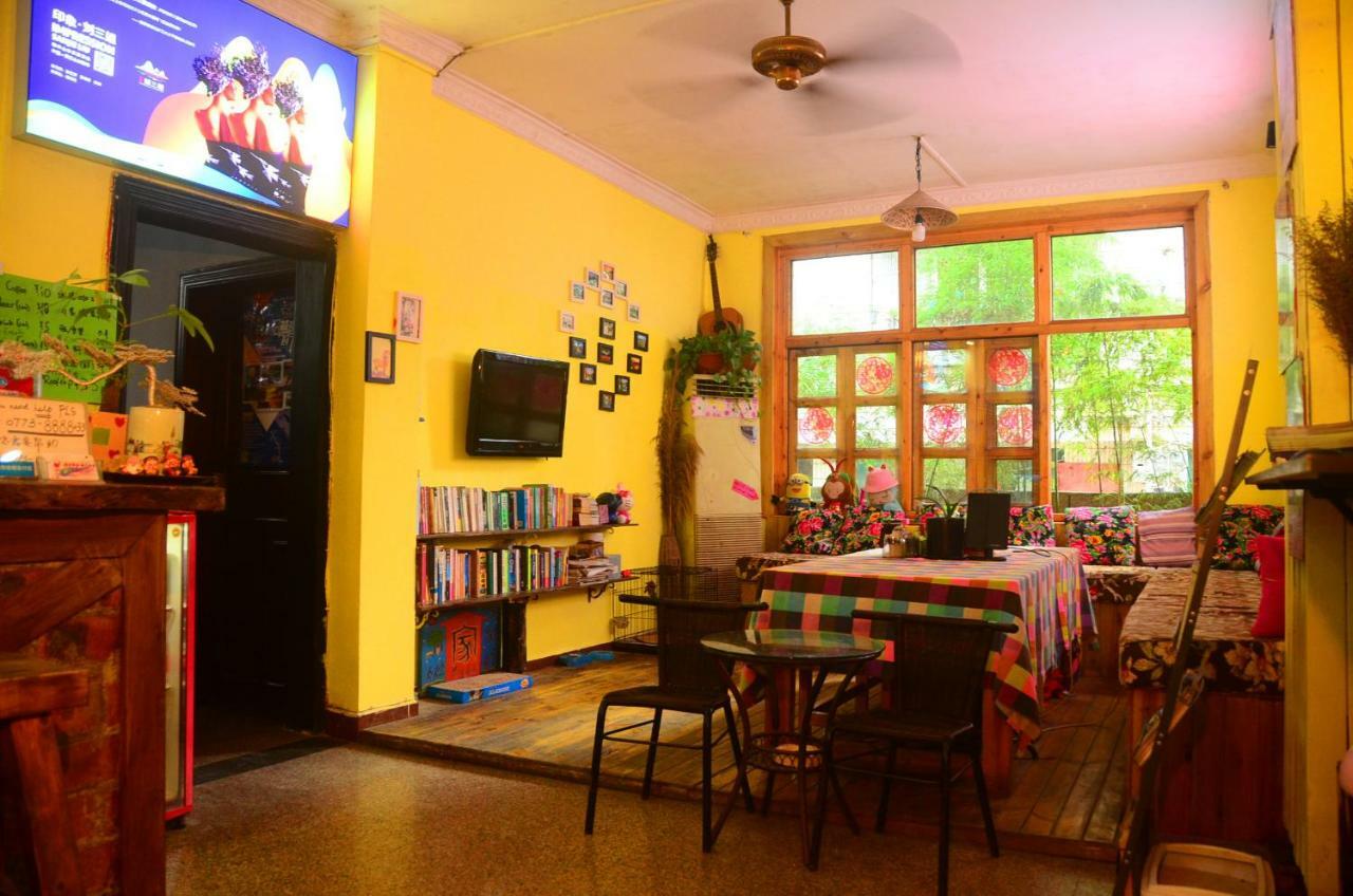 En Attendant Godot Youth Hostel Янгшуо Екстериор снимка